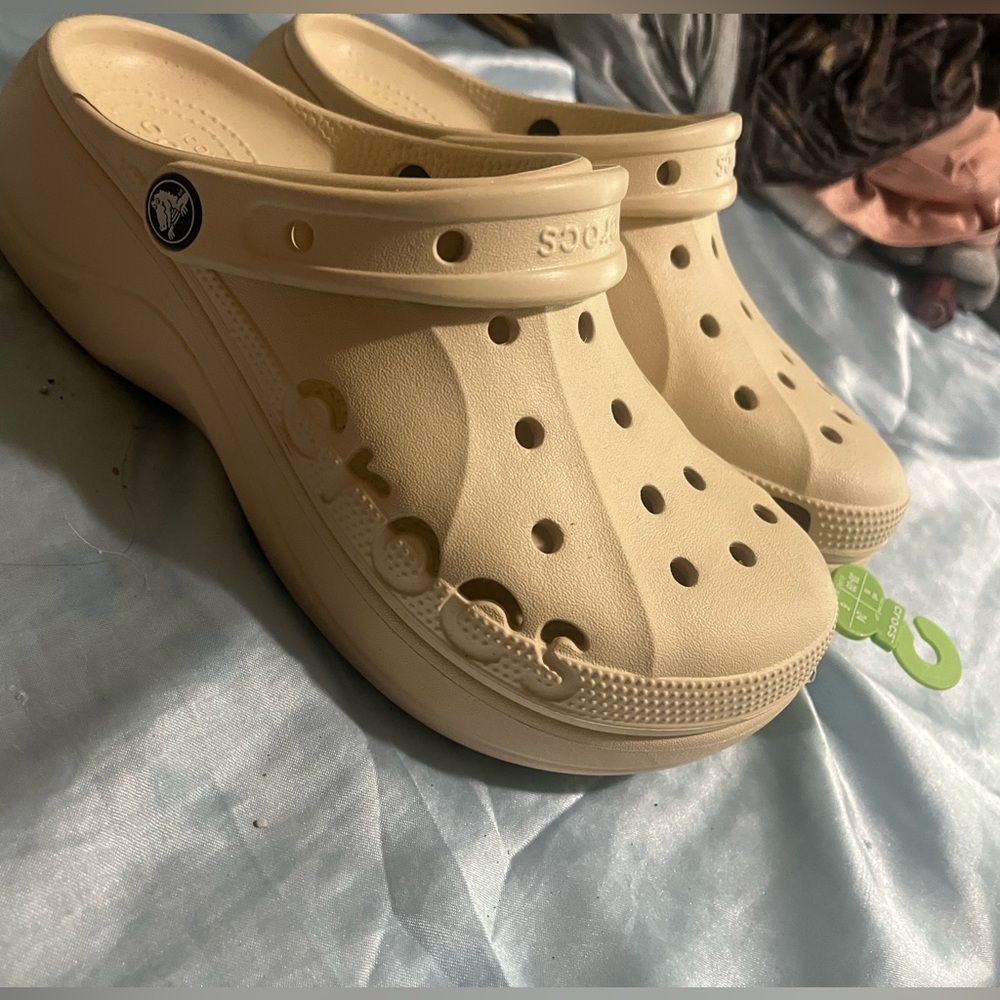 tan crocs